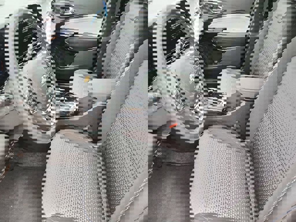 Used 2025 Chevrolet Trax LT w/ LT Convenience Package image 9