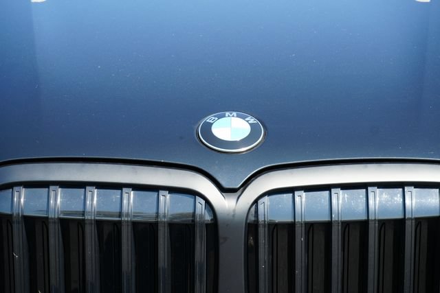 Used 2024 BMW X7 xDrive40i w/ M Sport Package AWD/4WD image 5