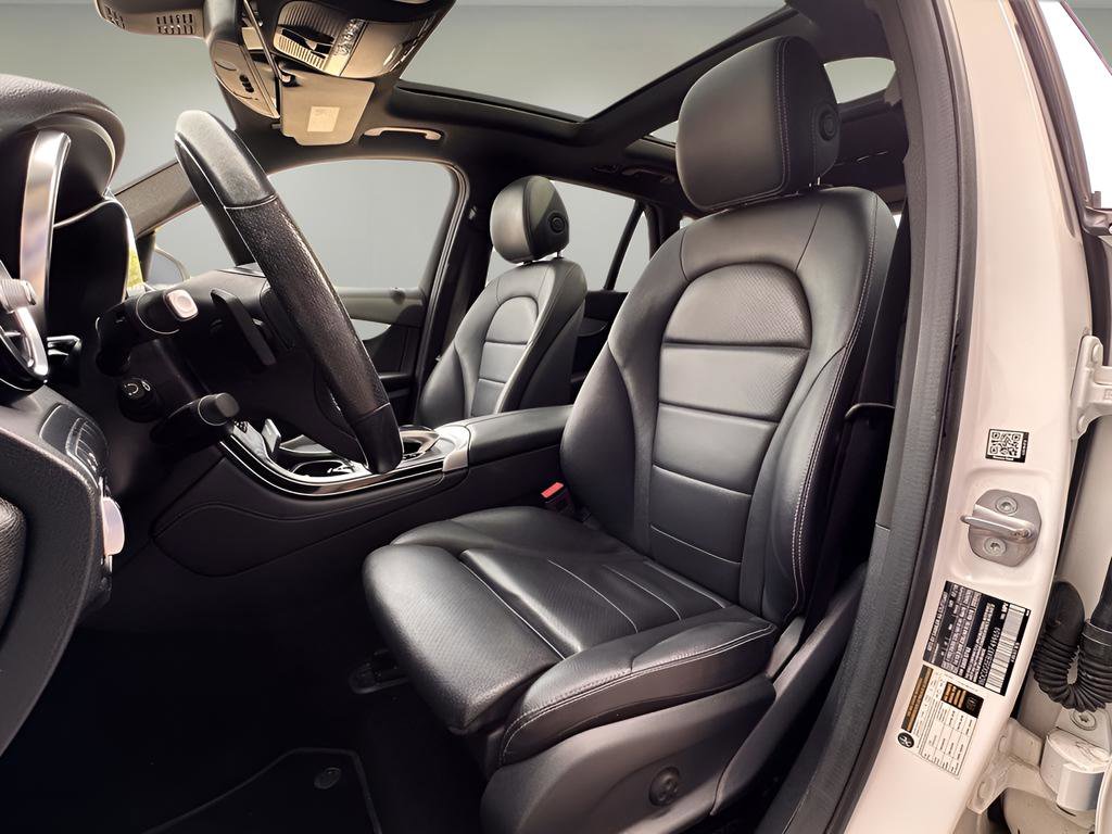 Used 2019 Mercedes-Benz GLC 350e 4MATIC image 9