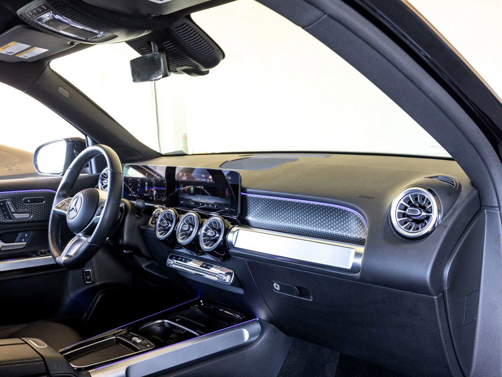 Used 2025 Mercedes-Benz GLB 250 image 28