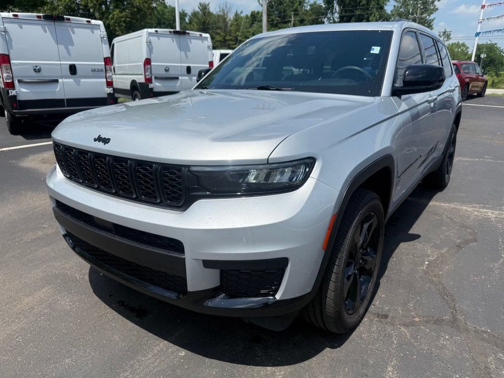 Certified 2024 Jeep Grand Cherokee L Altitude AWD/4WD image 9