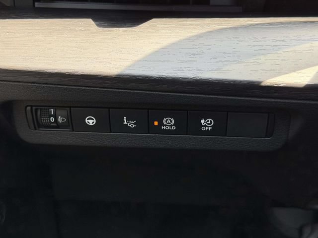 Used 2023 Nissan Ariya AWD image 25