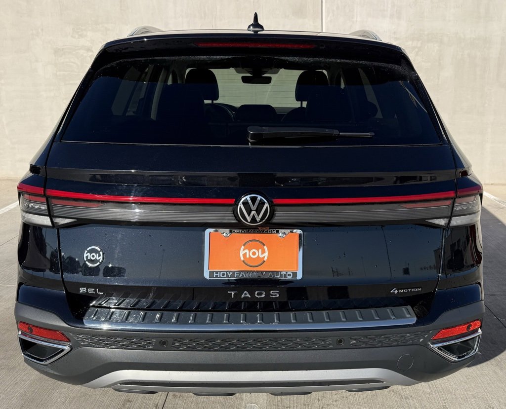 Certified 2025 Volkswagen Taos SEL image 4
