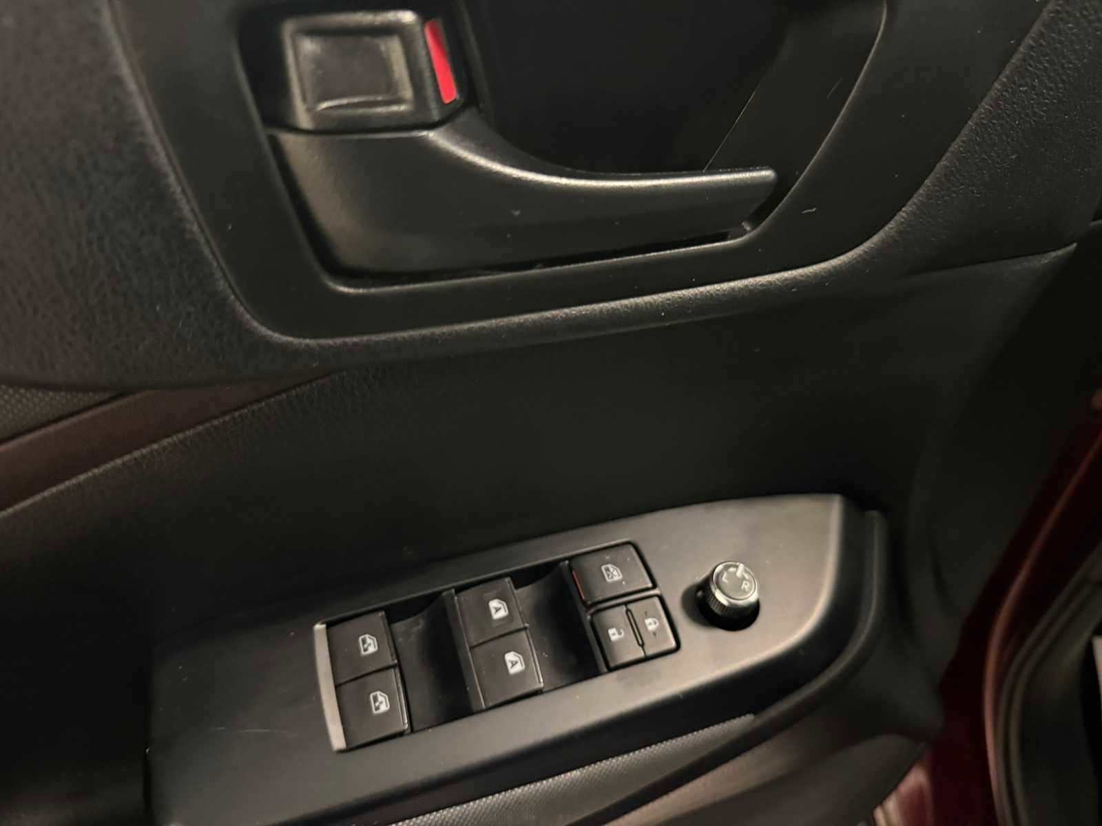Used 2019 Toyota Highlander LE AWD/4WD image 20