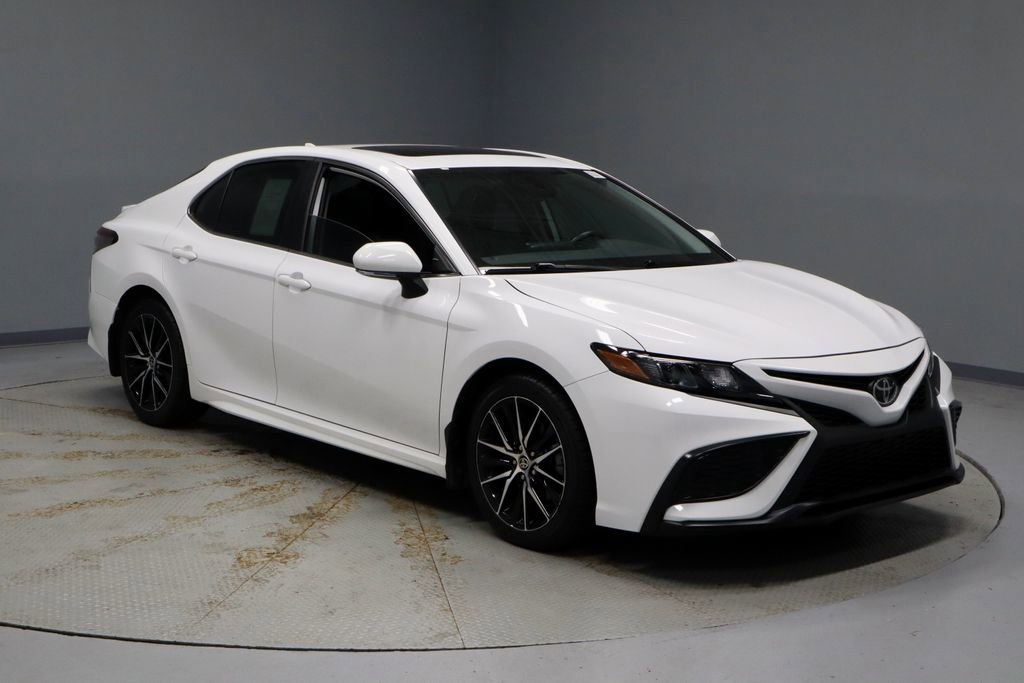 Used 2022 Toyota Camry SE w/ Audio Upgrade Package image 1