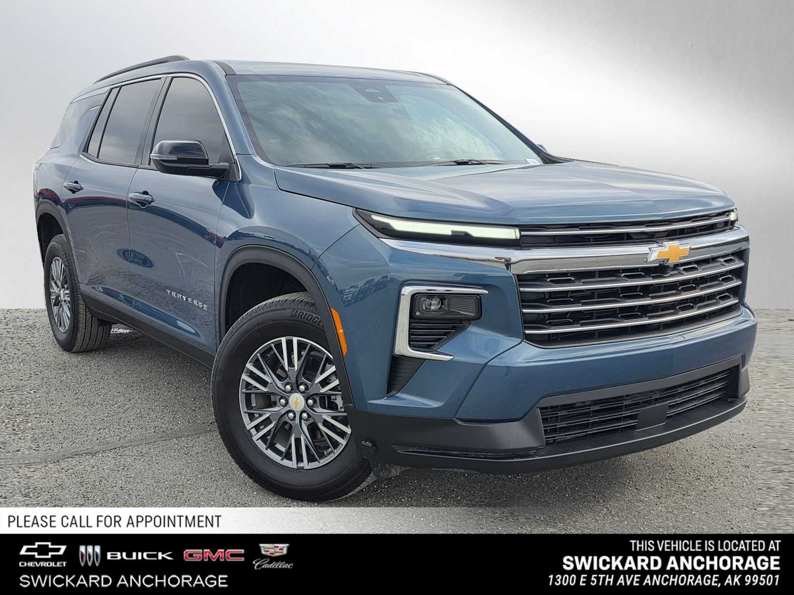 Used 2026 Chevrolet Traverse LT AWD/4WD image 1