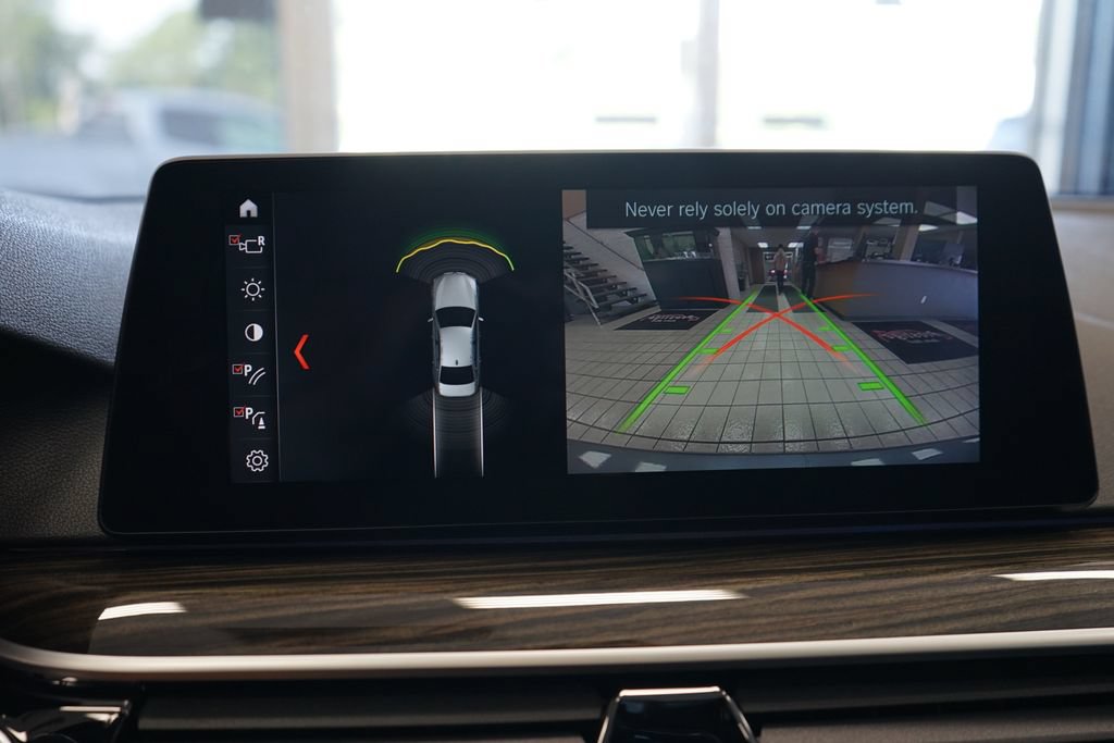 Used 2018 BMW 530i xDrive AWD/4WD image 9