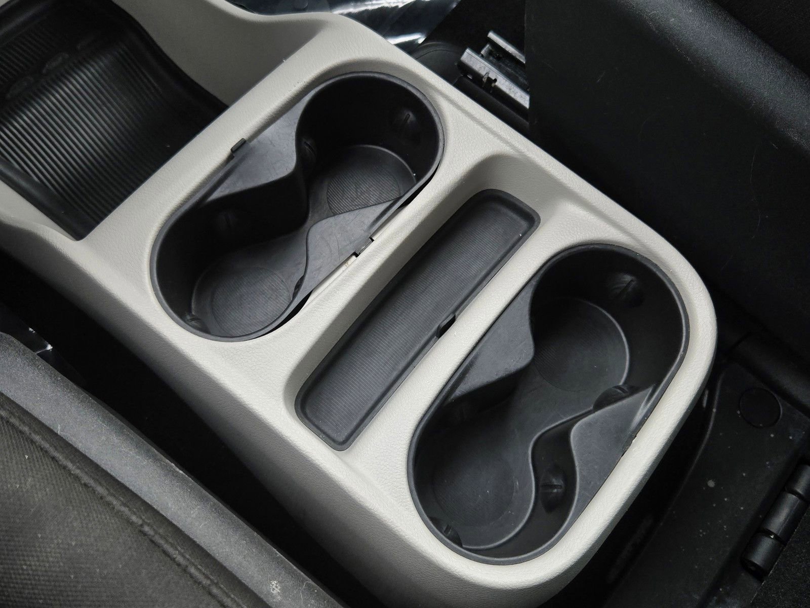 Used 2023 Chrysler Voyager LX image 17