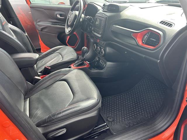 Used 2016 Jeep Renegade Trailhawk w/ Premium Trailhawk Package image 17