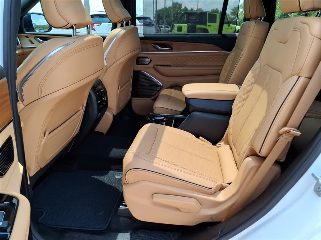 Used 2025 Jeep Grand Cherokee L Summit AWD/4WD image 23