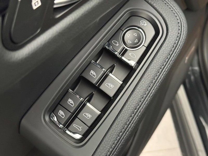 New 2026 Porsche Macan AWD/4WD image 24