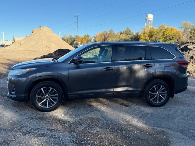 Used 2018 Toyota Highlander XLE AWD/4WD image 2