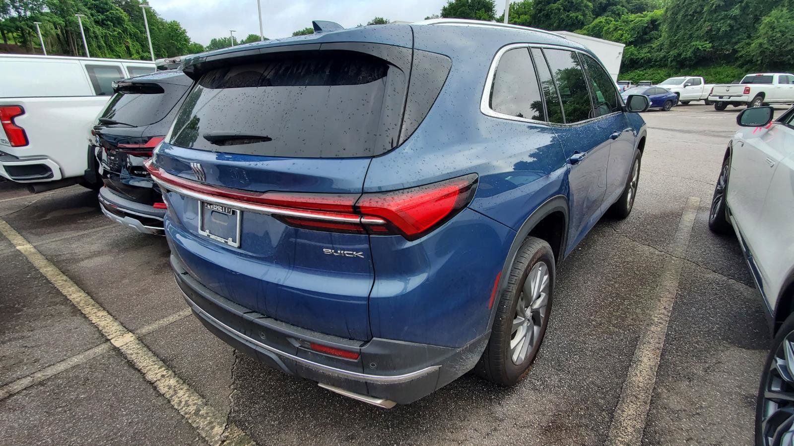 Used 2025 Buick Enclave Preferred w/ Power Package FWD image 10