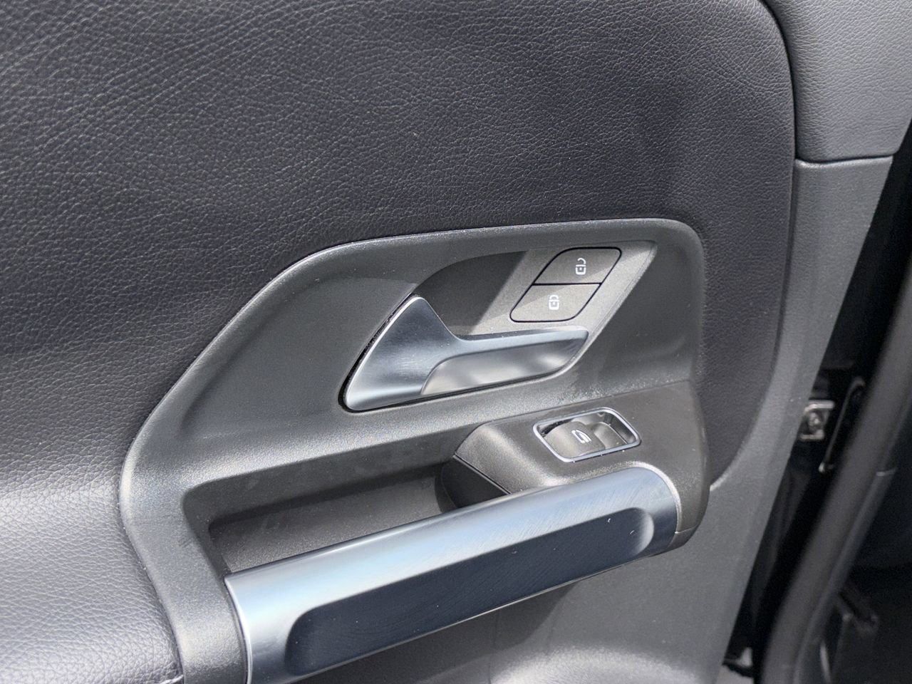 Used 2025 Mercedes-Benz GLB 250 image 19