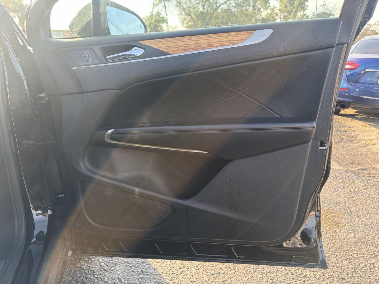 Used 2015 Lincoln MKC FWD w/ Equipment Group 101A Select image 18