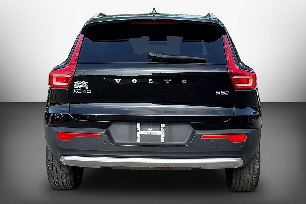 Used 2024 Volvo XC40 B5 Core AWD/4WD image 5