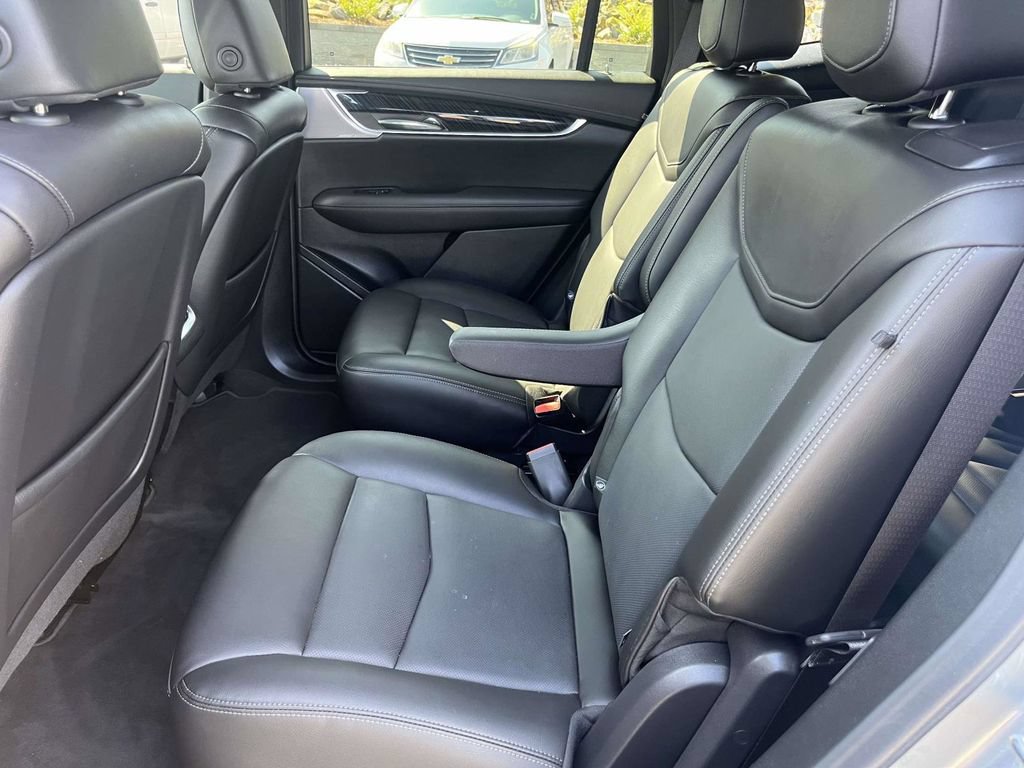 Used 2025 Cadillac XT6 Premium Luxury FWD image 11