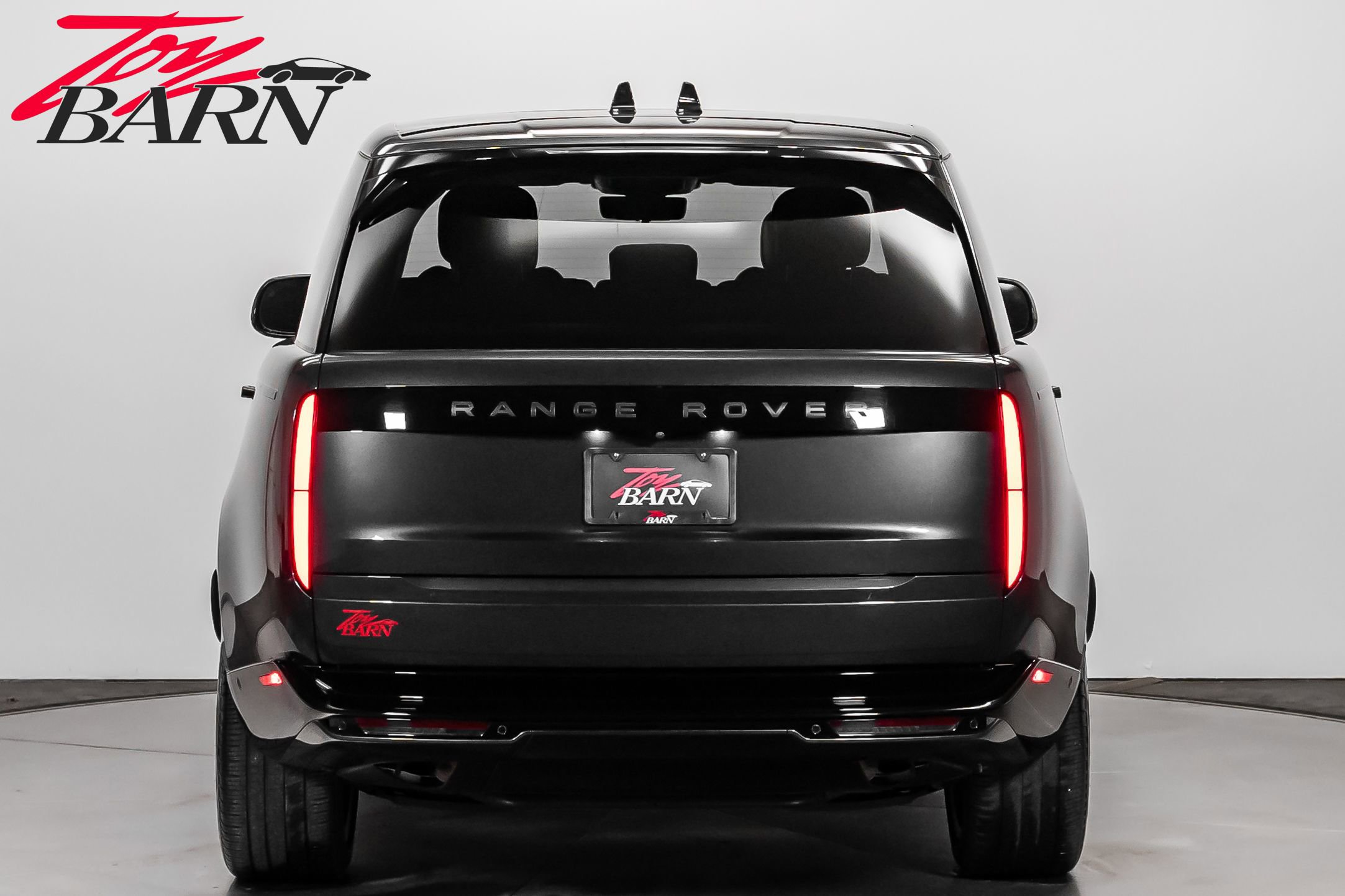 Used 2024 Land Rover Range Rover SE image 4