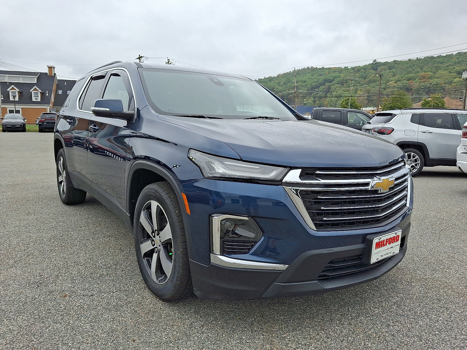Used 2023 Chevrolet Traverse LT w/ LT Premium Package image 2