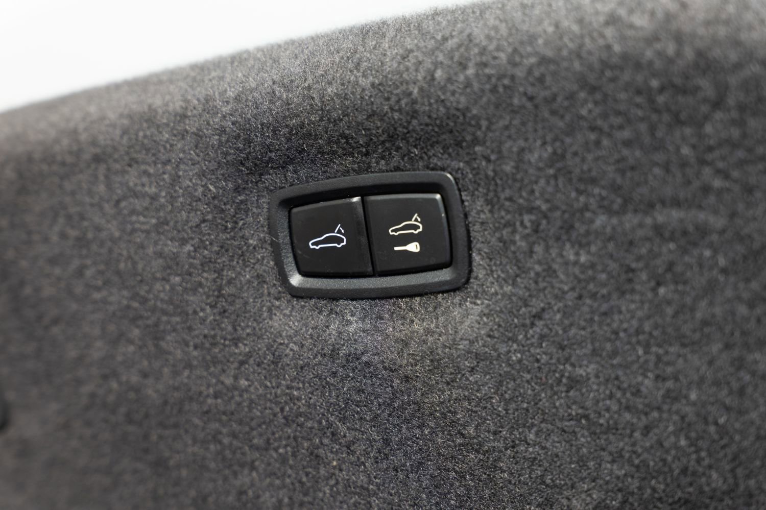 Used 2021 Porsche Taycan 4S w/ Premium Package image 44