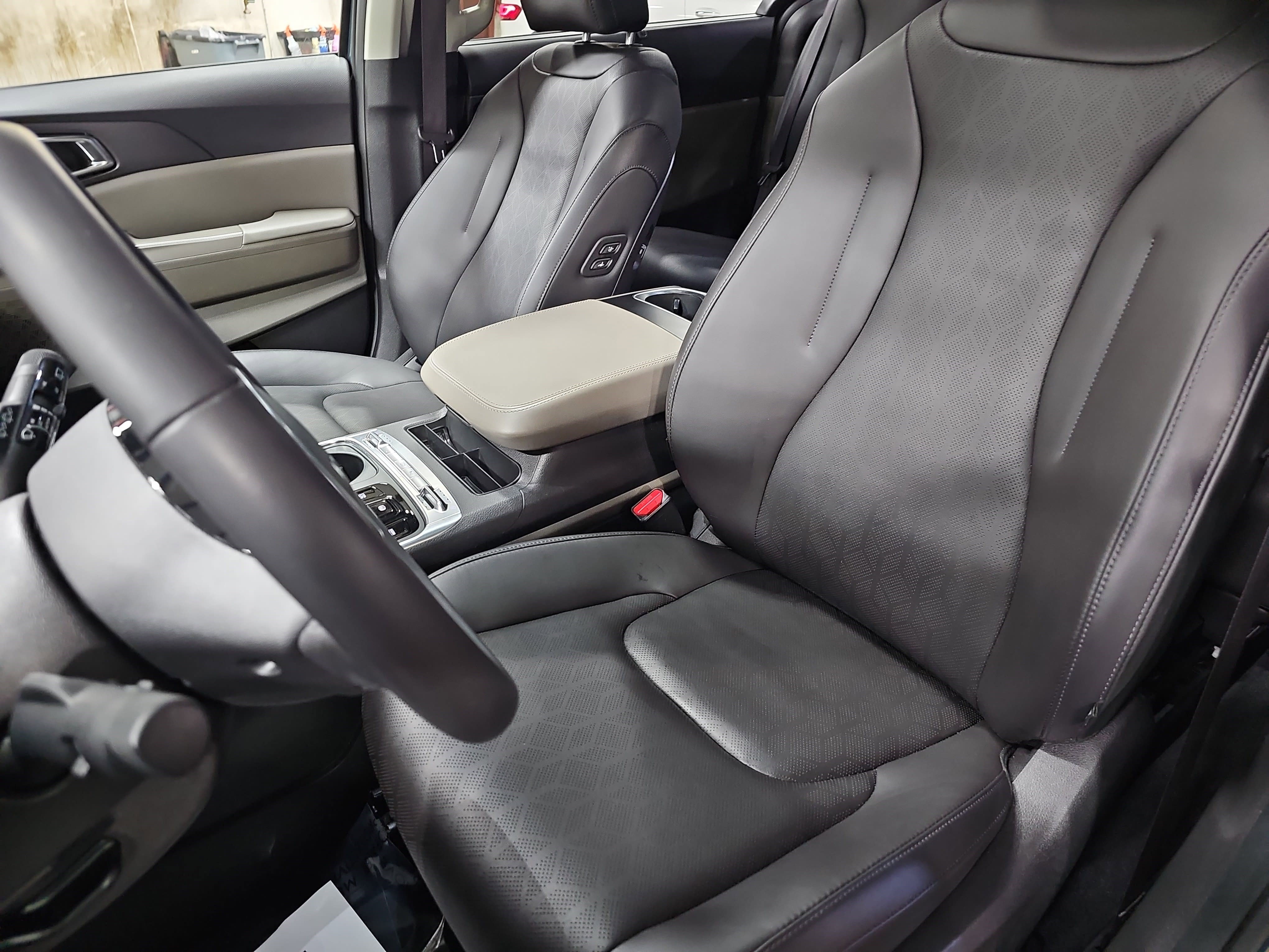 Used 2025 Kia Carnival SX image 17