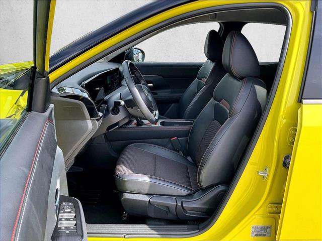Used 2025 Nissan Kicks SR FWD image 27