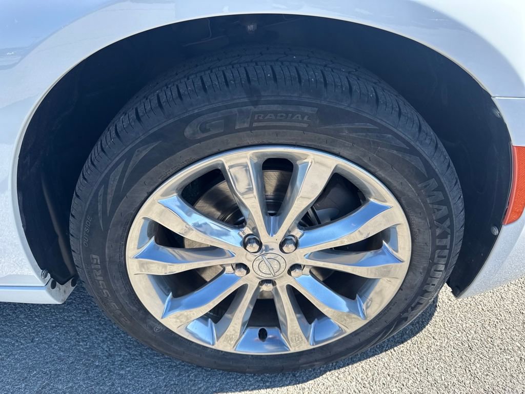 Used 2021 Chrysler 300 Touring w/ Driver Convenience Group image 12