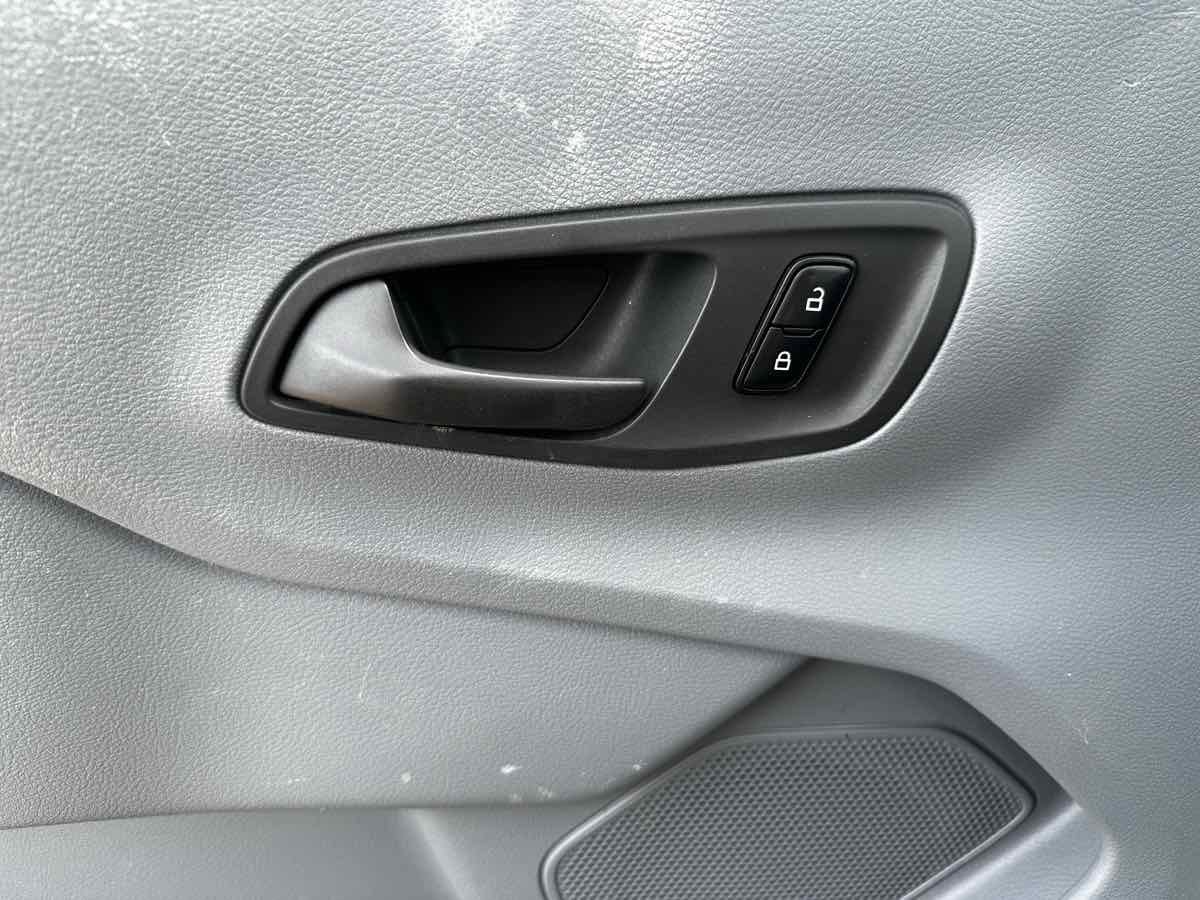 Used 2017 Ford Transit 350 XL image 9