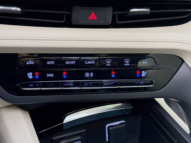 Used 2023 Buick Envision Avenir image 18