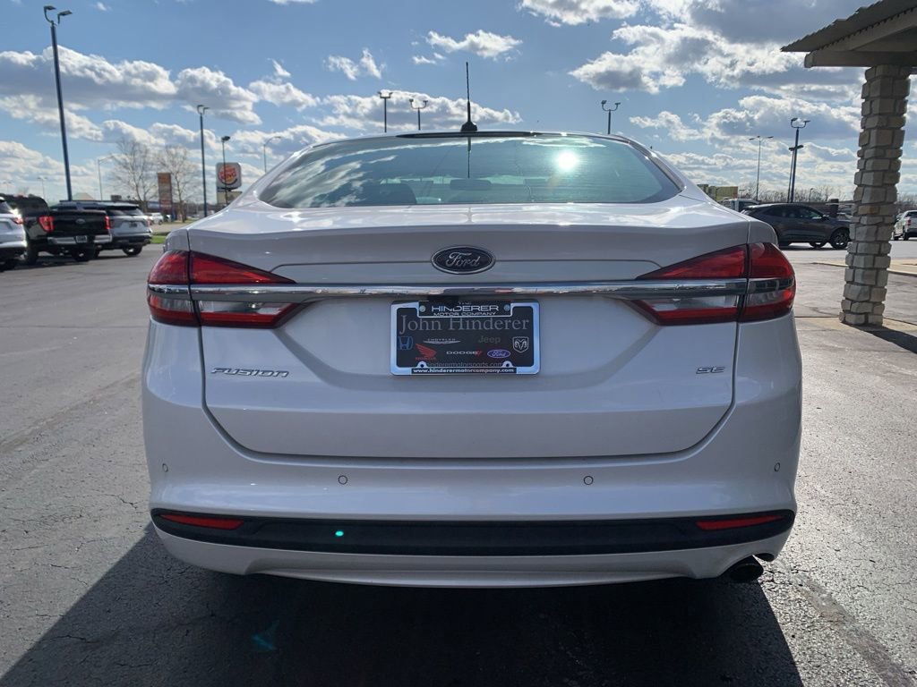 Used 2018 Ford Fusion SE w/ Fusion SE Technology Package image 4