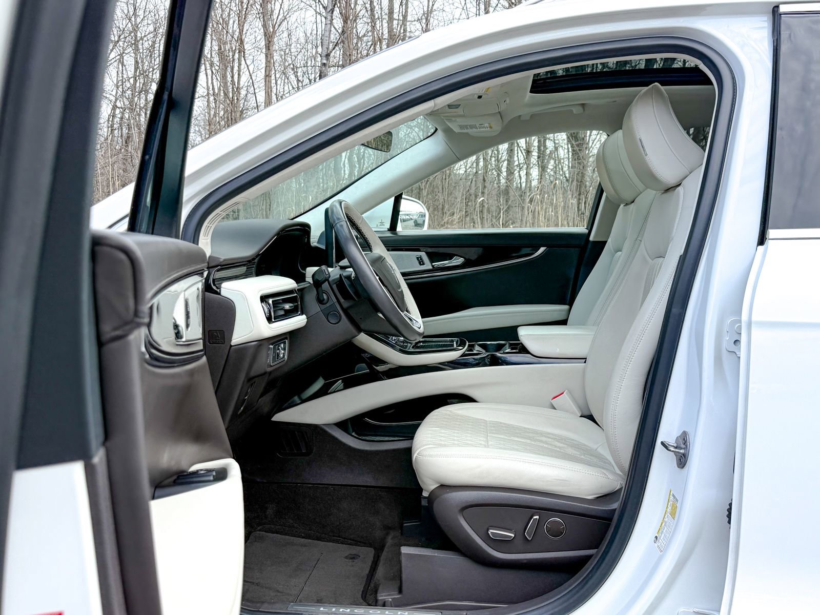 Used 2022 Lincoln Nautilus Black Label w/ Cargo Utility Package image 18