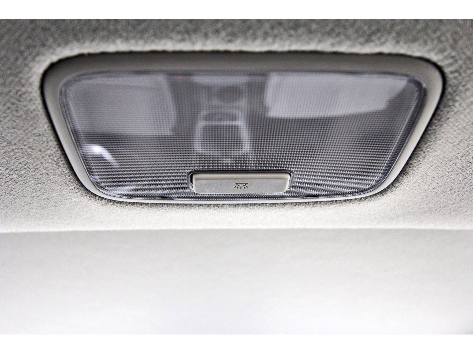 Used 2025 Hyundai Venue SEL FWD image 16