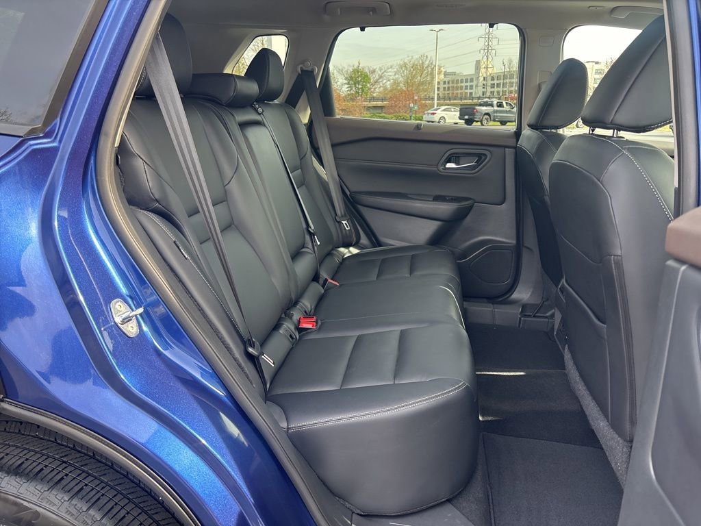 Used 2023 Nissan Rogue SL w/ SL Premium Package image 9