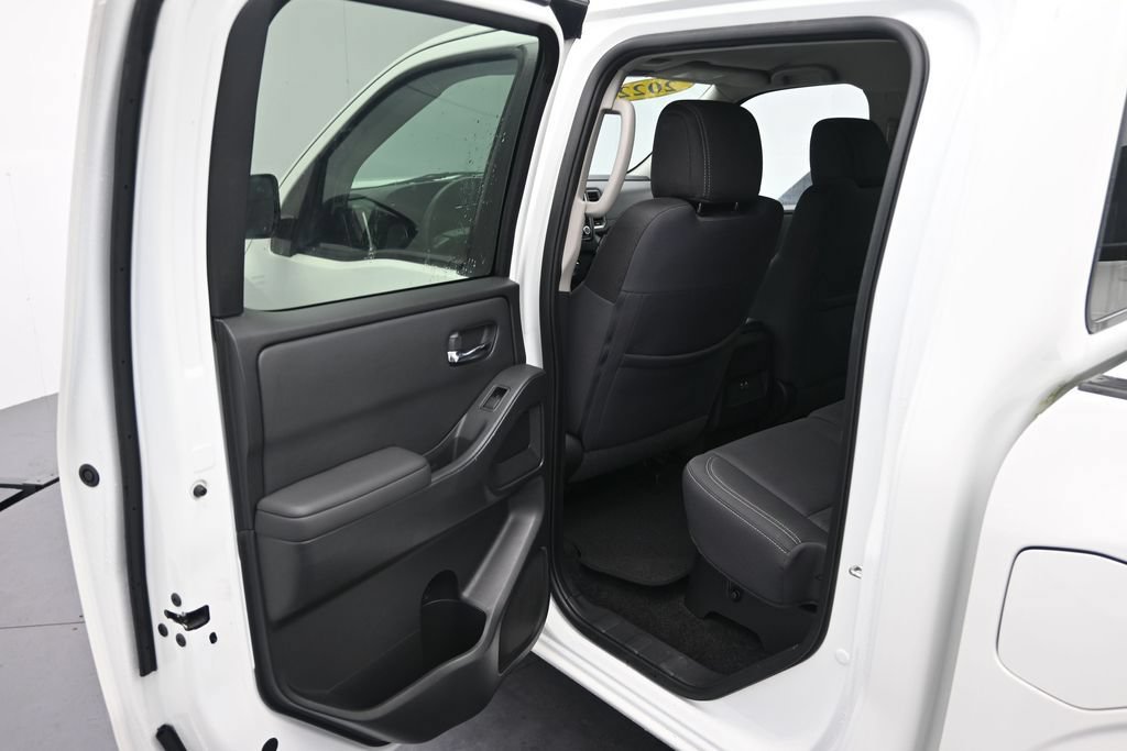 Used 2022 Nissan Frontier SV RWD image 13