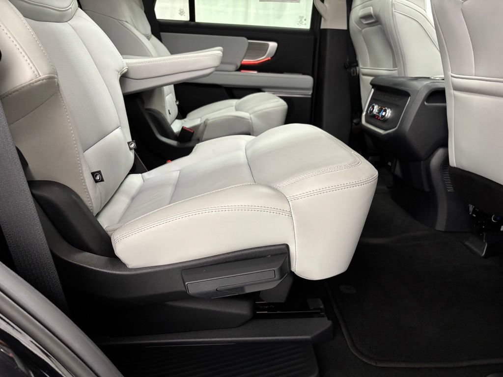 Used 2025 Ford Expedition Platinum AWD/4WD image 53