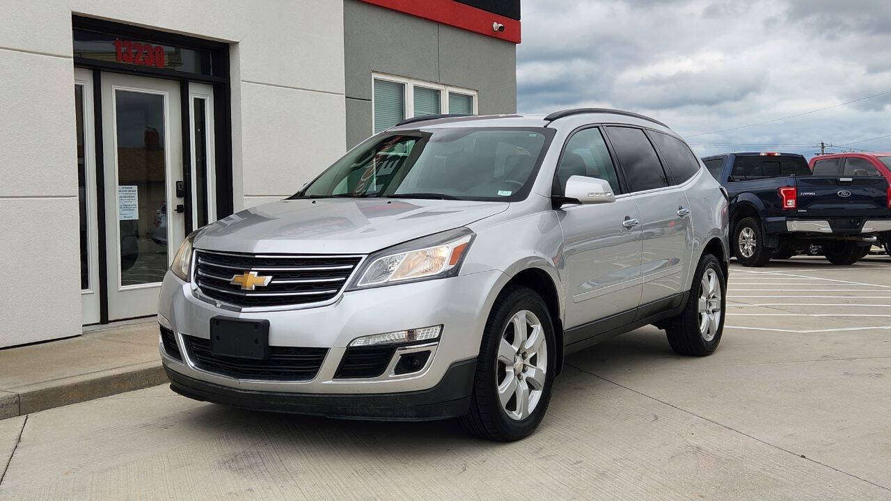 Used 2017 Chevrolet Traverse LT w/ Style and Technology Package FWD image 29