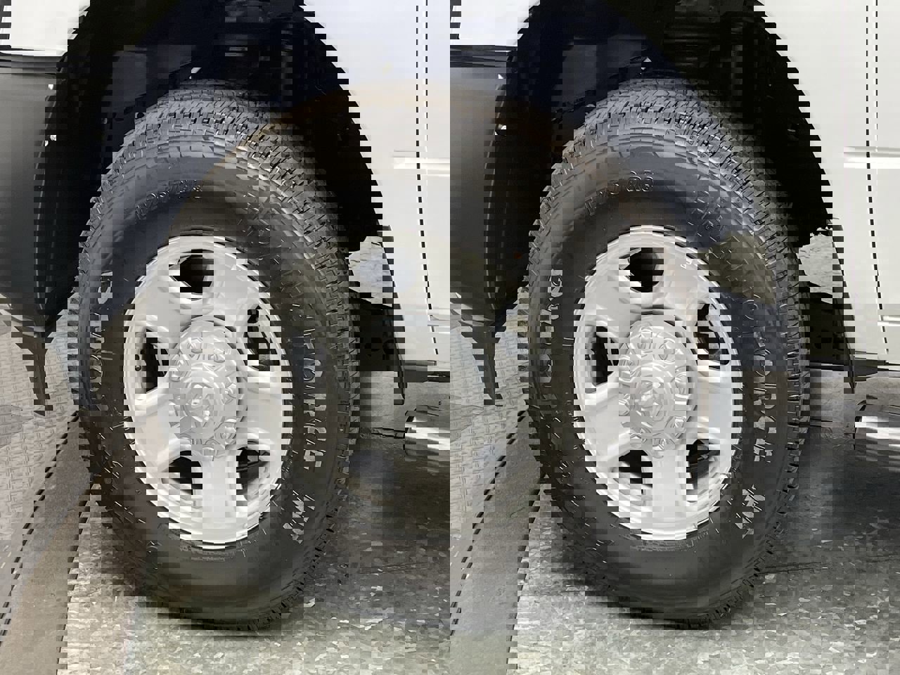 Used 2024 RAM 3500 Tradesman w/ Safety Group image 33