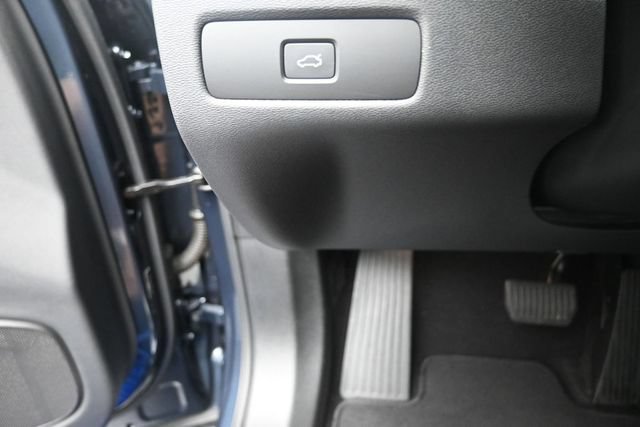 Certified 2024 Volvo XC60 B5 Core AWD/4WD image 16