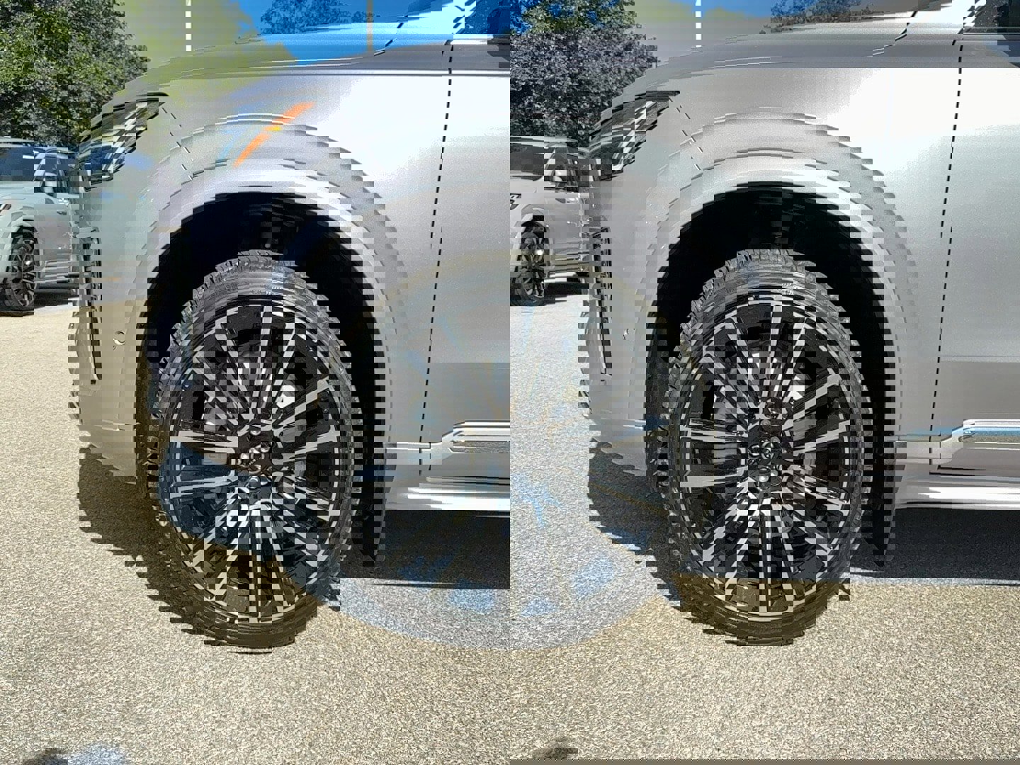 New 2026 Volvo XC90 B5 Plus w/ Protection Package image 7