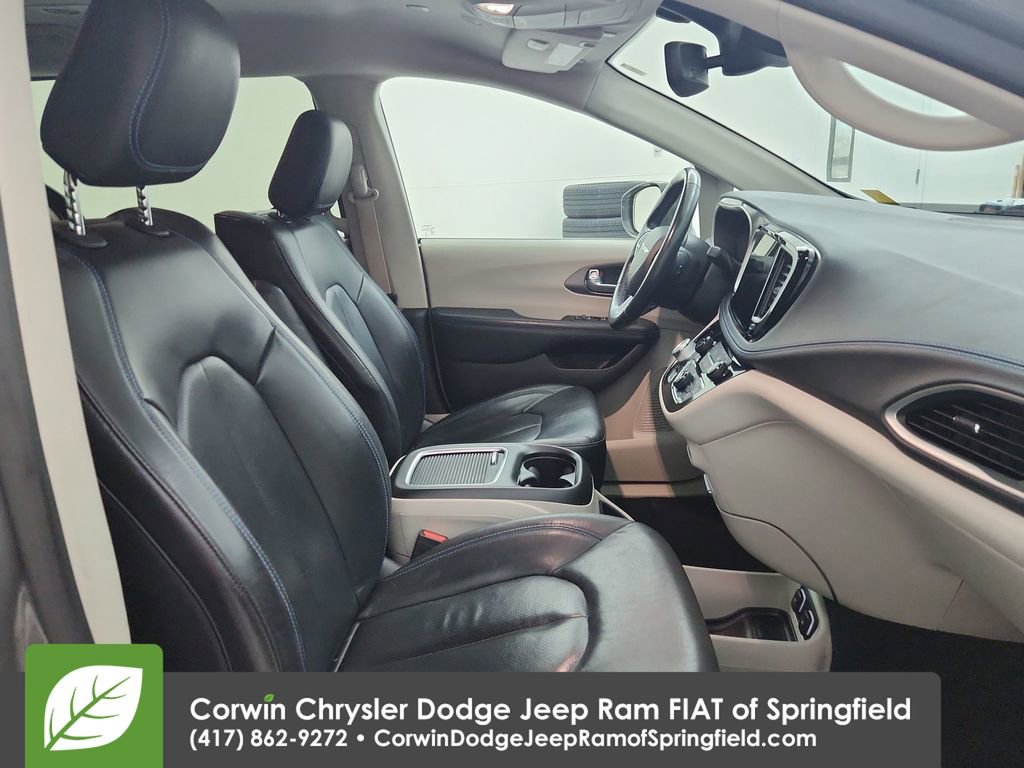 Used 2021 Chrysler Pacifica Touring-L w/ Uconnect Theater Family Group FWD image 31
