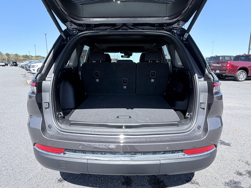 New 2026 Jeep Grand Cherokee Laredo X RWD image 9