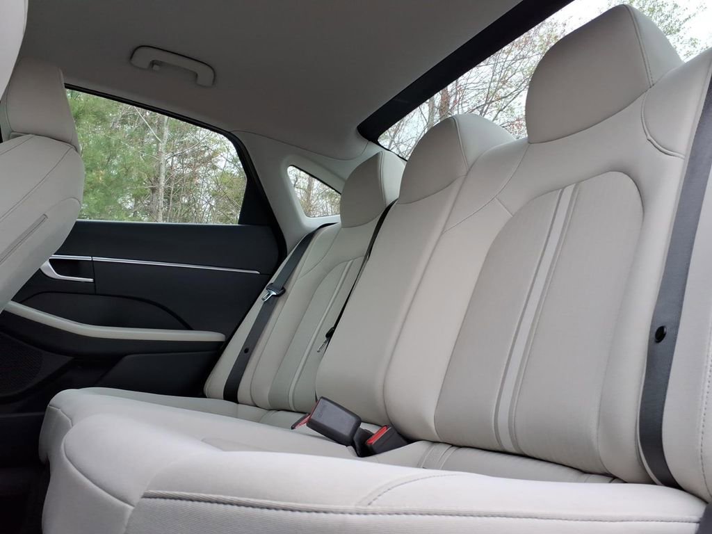 Used 2023 Hyundai Sonata SE w/ Cargo Package FWD image 11