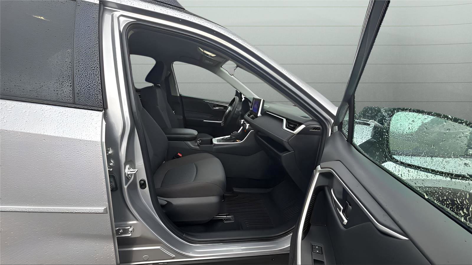 Used 2024 Toyota RAV4 XLE image 19