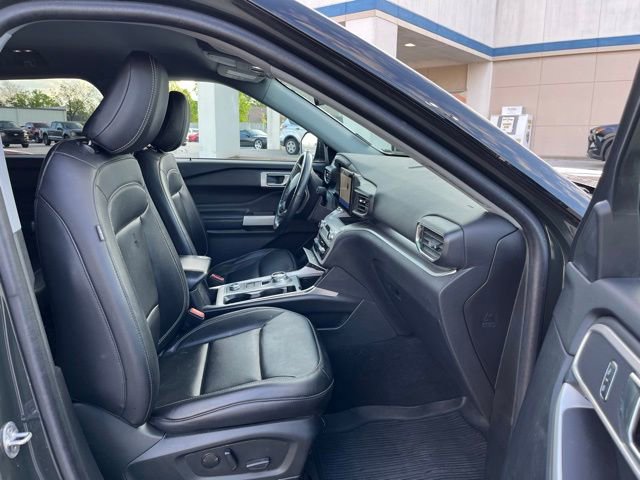 Used 2022 Ford Explorer XLT w/ Equipment Group 202A AWD/4WD image 23