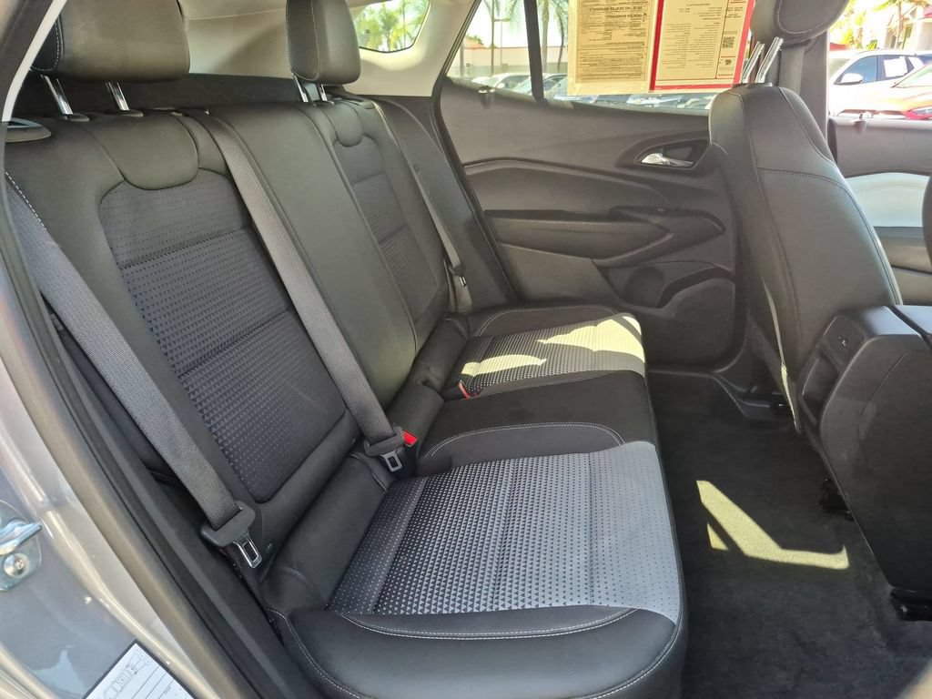 Used 2025 Chevrolet Trax LT w/ LT Convenience Package FWD image 30