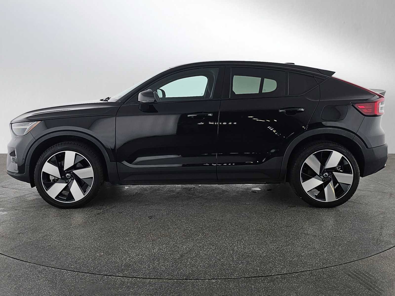 Used 2023 Volvo C40 P8 Recharge Ultimate image 6