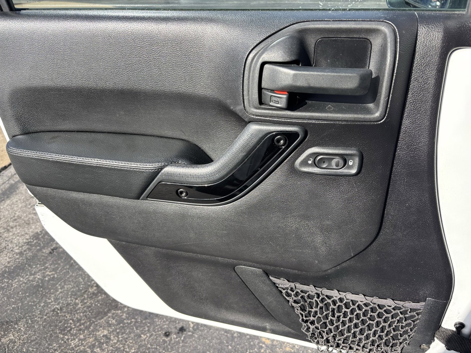 Used 2015 Jeep Wrangler Unlimited Sahara image 16