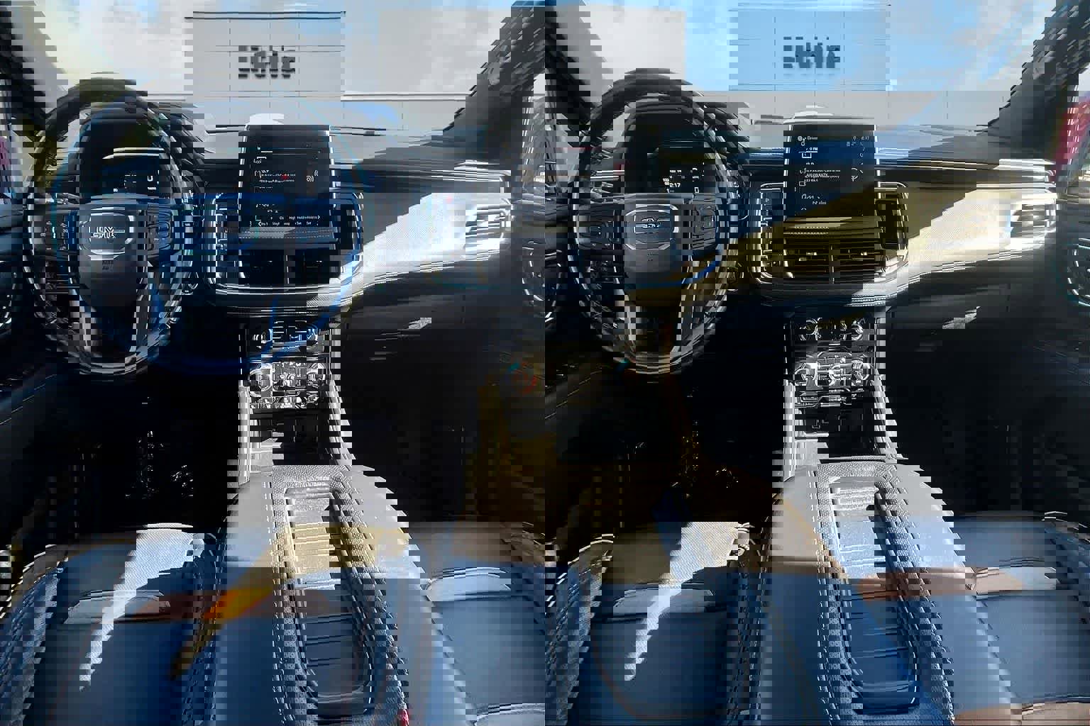 Used 2022 GMC Yukon AT4 image 10