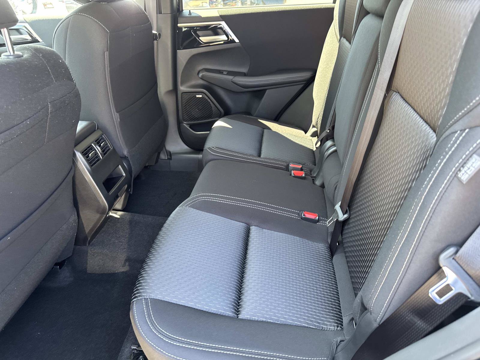 New 2026 Mitsubishi Outlander ES FWD image 11