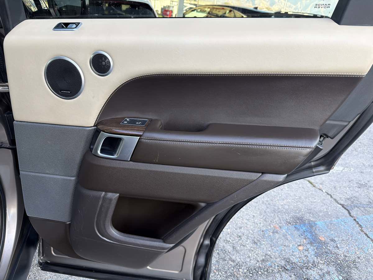 Used 2018 Land Rover Range Rover Sport HSE image 16